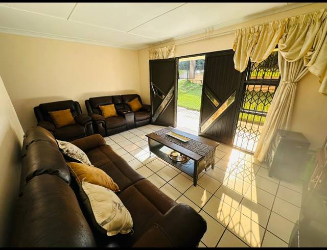 4 BEDROOM FREEHOLD FOR SALE IN EASTWOOD